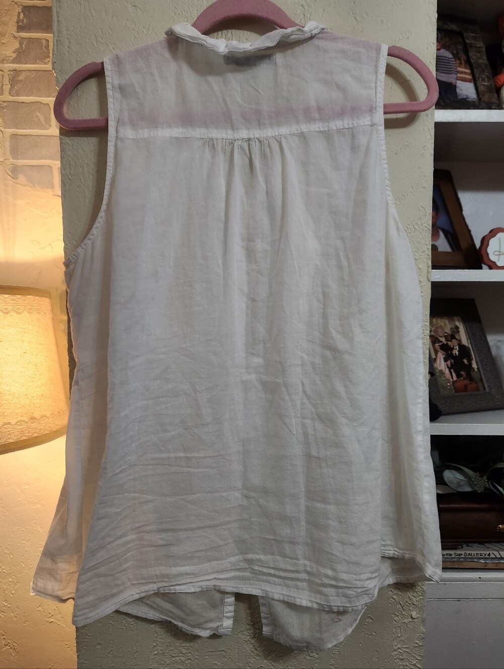 Old Navy White Sleeveless Pintuck Ruffle Front Button Down Top P2p 20 Size L EUC - Picture 4 of 7